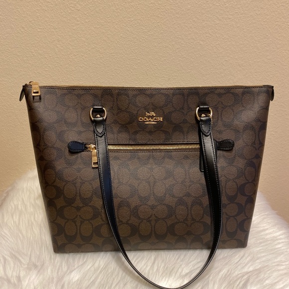 Coach - Picture 2 of 8